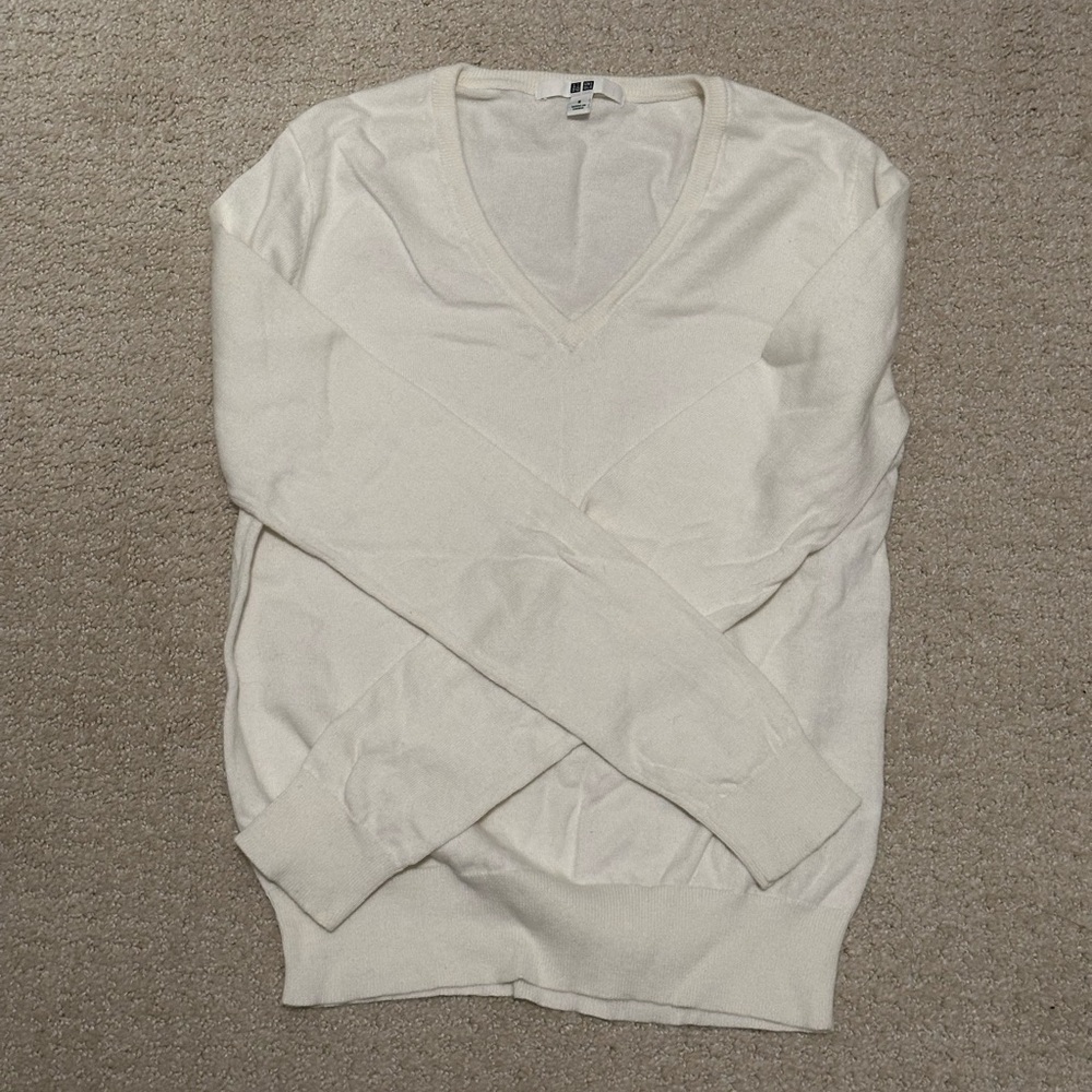 Uniqlo Women's V-Neck Sweater - White